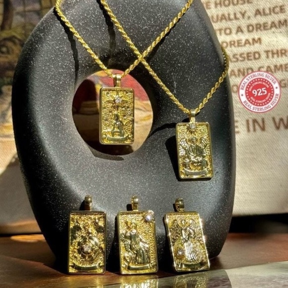 Gold Tarot "Wheel of Fate" Card on Vermeil Gold/925 Sterling Silver Rope chain - Picture 1 of 3